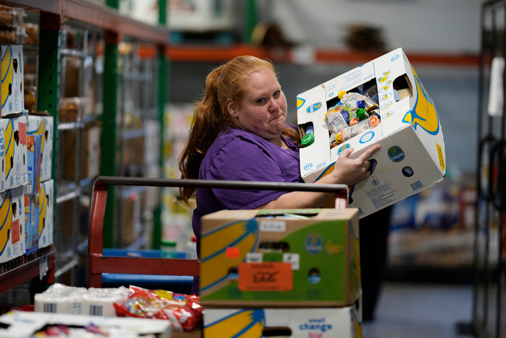 Amanda Salter loads a pallet with food for her women's shelter at Second Harvest Food Bank, Tuesday, Nov. 4, 2025, in Nashville, Tenn. (AP Photo/George Walker IV)