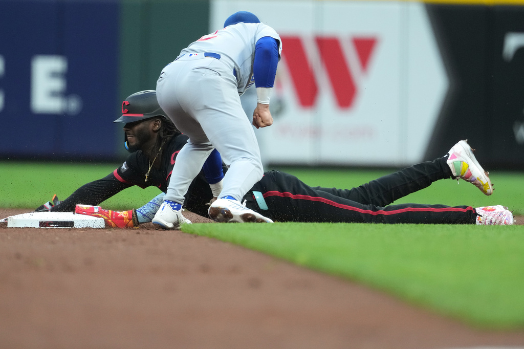 Cincinnati Reds' Elly De La Cruz, bottom, steals second base before Chicago Cubs second baseman Nico Hoerner, top, can apply a tag during the first inning of a baseball game Friday, Sept. 18, 2026, in Cincinnati. (AP Photo/Kareem Elgazzar)