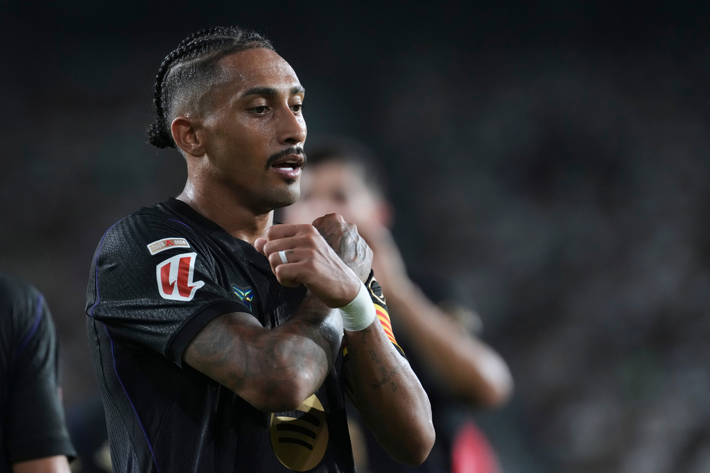 Barcelona's Raphinha celebrates after scoring his side's third goal during a Spanish La Liga soccer match between Elche and Barcelona in Elche, Spain, Sunday, Aug. 23, 2026. (AP Photo/Alberto Saiz)