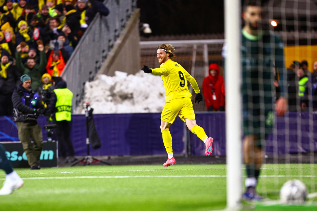 Glimt's Kasper Hogh celebrates after scoring during the Champions League soccer match between Bodo/Glimt and Manchester City in Bodo, Norway, Tuesday, Jan. 20, 2026. (Fredrik Varfjell/NTB via AP)