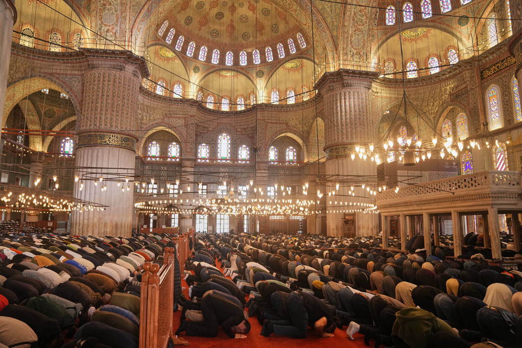 Muslims pray at the Ottoman-era Sultan Ahmed or Blue Mosque, in Istanbul, Turkey, Friday, Nov. 21, 2025, ahead of the visit of Pope Leo XIV to Turkey. (AP Photo/Francisco Seco)