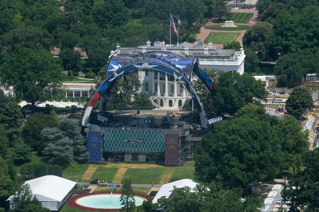 Workers continue building the stage for a future UFC fight on the South Lawn of the White House in Washington, Sunday, June 7, 2026. (AP Photo/Rod Lamkey, Jr.)