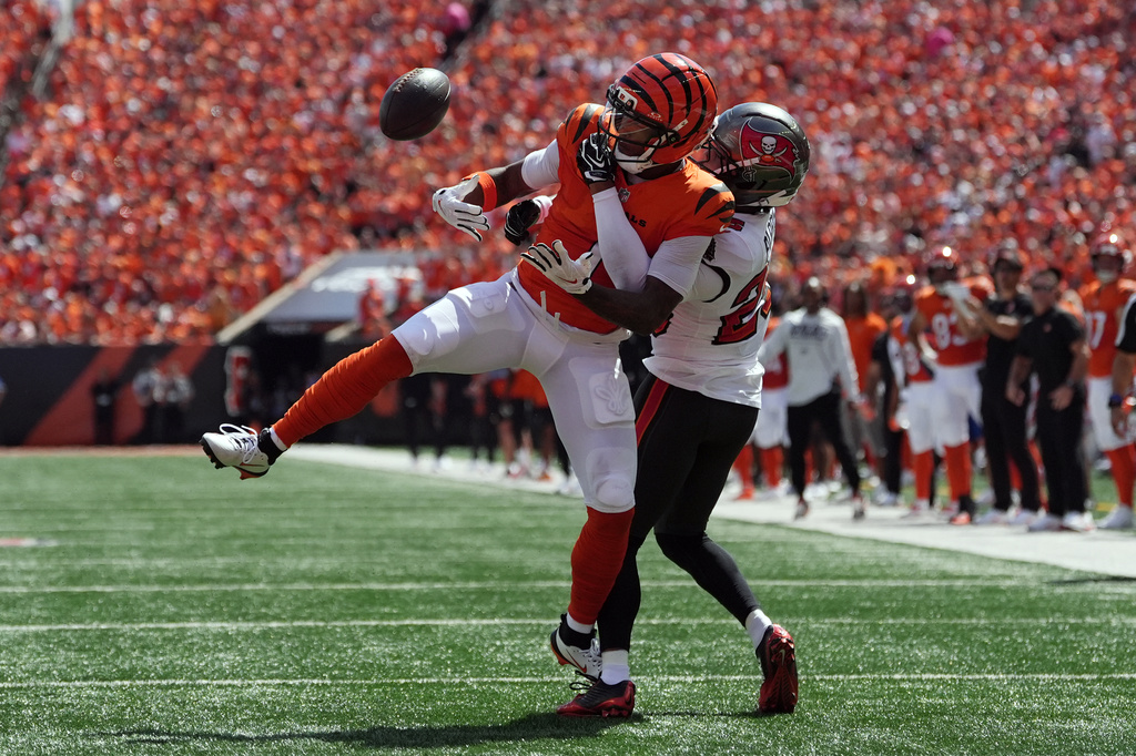 Cincinnati Bengals wide receiver Ja'marr Chase (1) can't hang onto a pass as he is defended by Tampa Bay Buccaneers cornerback Jacob Parrish (25) in the first half of an NFL football game Sunday, Sept. 13, 2026, in Cincinnati. (AP Photo/Joshua A. Bickel)