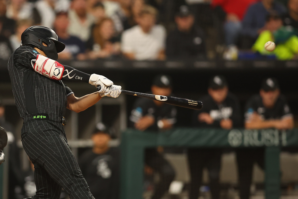 Chicago White Sox's Munetaka Murakami hits a three-run home run during the first inning of a baseball game against the Detroit Tigers, Thursday, Sept. 17, 2026, in Chicago. (AP Photo/Melissa Tamez)