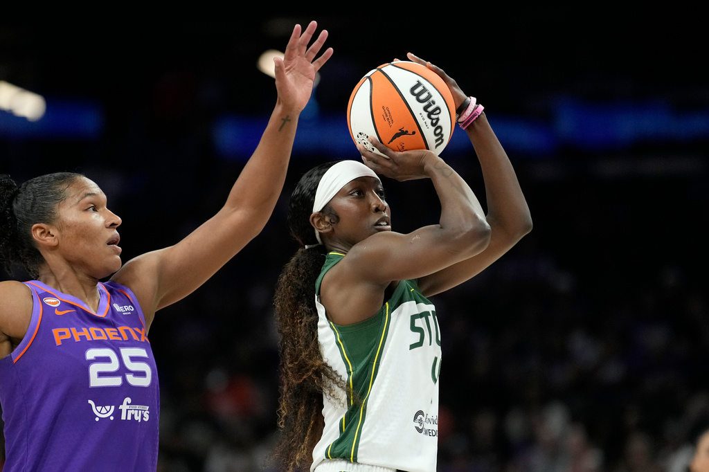 Seattle Storm guard Flau'jae Johnson, right, tries to get off a shot as Phoenix Mercury forward Alyssa Thomas (25) comes in for the block during the first half of a WNBA basketball game, Saturday, June 20, 2026, in Phoenix. (AP Photo/Ross D. Franklin)