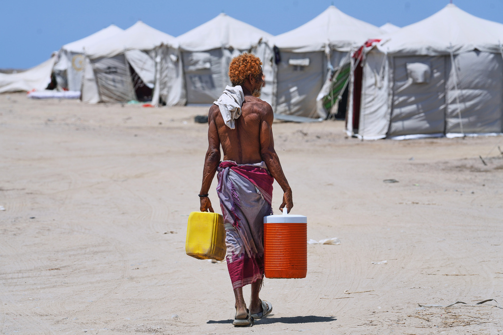 A displaced Yemeni walks at Al-Firdaws camp in Ras Imran, on the western outskirts of Aden, Yemen, Monday, Sept. 28, 2026. (AP Photo/Abdulnasser Alseddik)