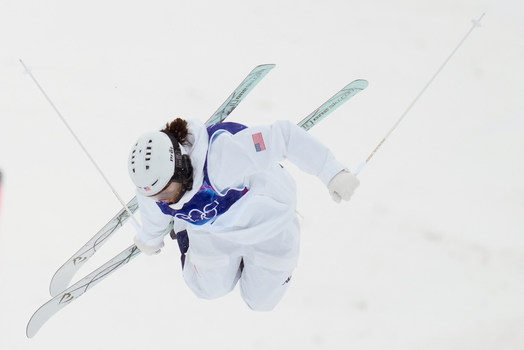 United States' Jaelin Kauf competes in the women's freestyle skiing dual moguls finals at the 2026 Winter Olympics, in Livigno, Italy, Saturday, Feb. 14, 2026. (AP Photo/Abbie Parr)
