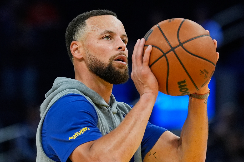 Golden State Warriors guard Stephen Curry warms up before an NBA basketball game against the Houston Rockets, Sunday, April 5, 2026, in San Francisco. (AP Photo/Godofredo A. Vásquez)