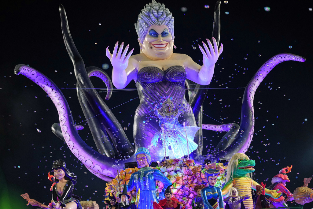 Dancers from the Colorado do Bras samba school perform on a float during a carnival parade in Sao Paulo, Saturday, Feb. 14, 2026. (AP Photo/Andre Penner)