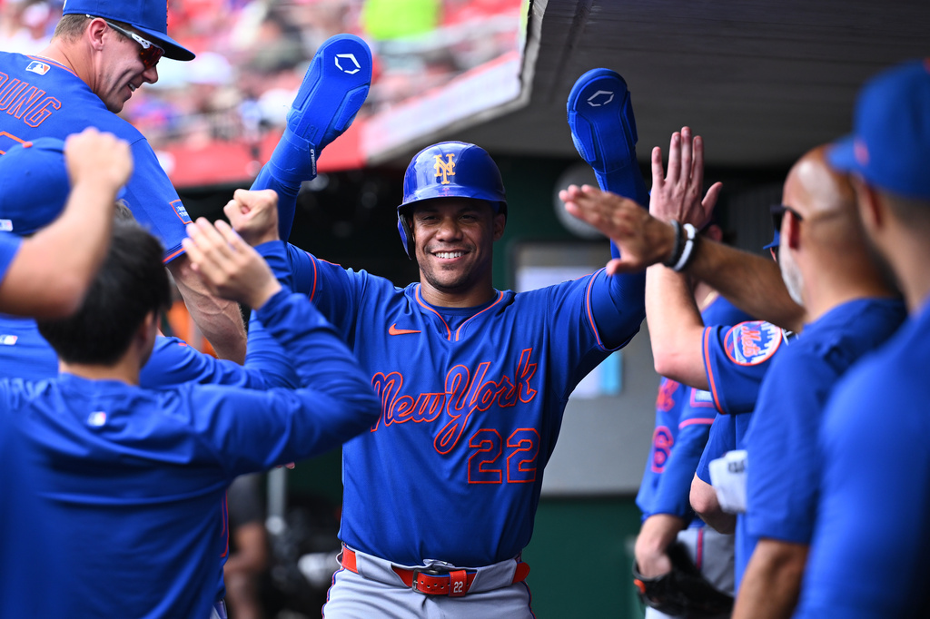 New York Mets' Juan Soto celebrates with his teammates after scoring on an RBI single by Mark Vientos during the third inning of a baseball game against the Cincinnati Reds in Cincinnati, Wednesday, June 17, 2026. (AP Photo/Ben Jackson)