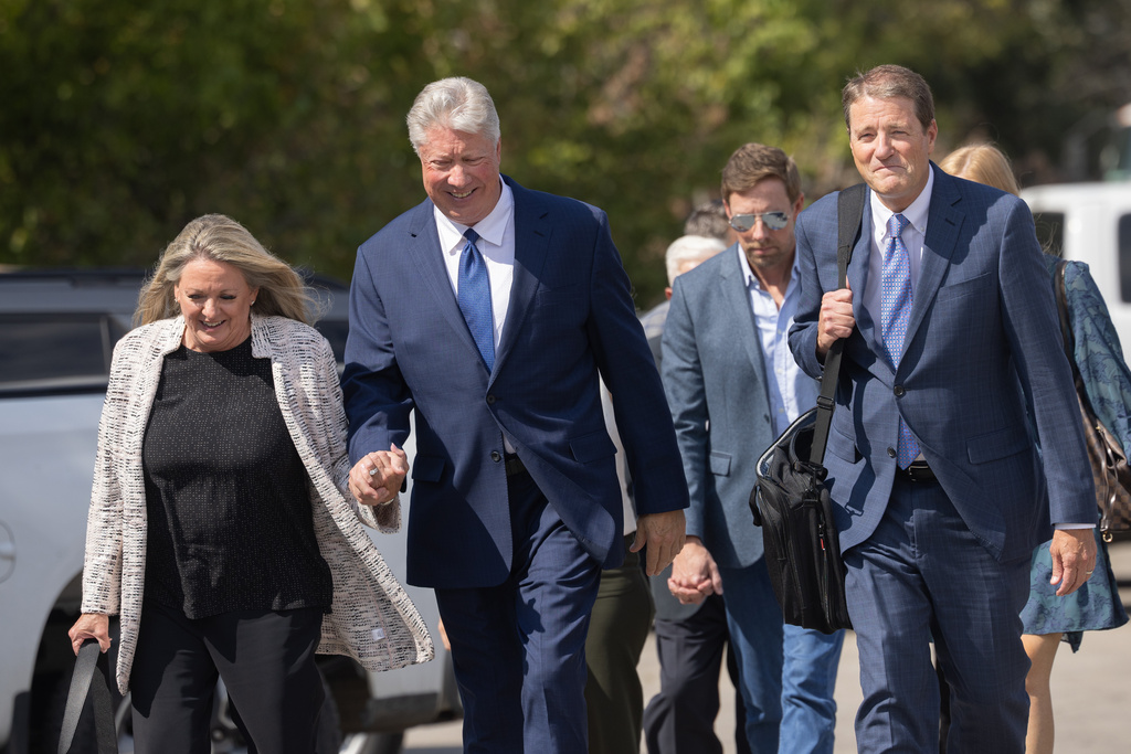 From left, Debbie Morris holds hands with her husband, Dallas-area megachurch Gateway founder Robert Morris, as they walk with his attorney Bill Mateja and family outside of the Osage County District Court in Pawhuska, Okla., before his arraignment hearing on Thursday, Oct. 2, 2025. (Juan Figueroa/The Dallas Morning News via AP)