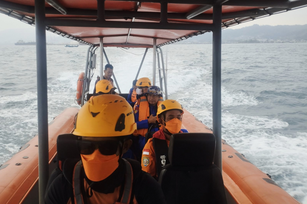 In this photo released by the Indonesian National Search and Rescue Agency (BASARNAS), rescuers sit in a rubber boat during the search for journalists missing while covering the eruption of Mount Anak Krakatau, in the waters off Anyer, Indonesia, Wednesday, Sept. 9, 2026. (BASARNAS via AP)
