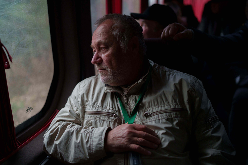 A worker who was sent to clean up the effects of the 1986 Chernobyl nuclear power plant accident, rides in a bus during a visit to the facility, Tuesday, April 21, 2026, in Chernobyl Ukraine. (AP Photo/Evgeniy Maloletka)