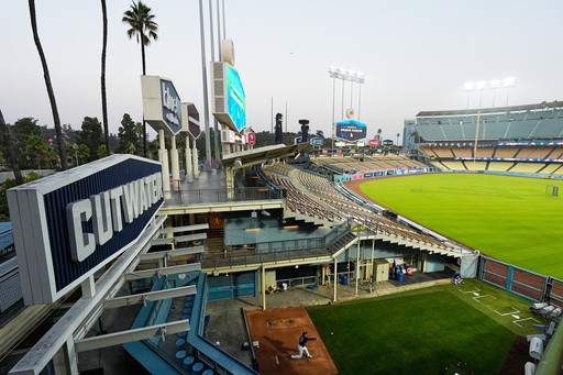 Los Angeles Dodgers' Shohei Ohtani works out ahead of Game 3 of the 2025 World Series against the Toronto Blue Jays in Los Angeles, Sunday, Oct. 26, 2025. (AP Photo/Ashley Landis) Los Angeles Dodgers' Shohei Ohtani works out ahead of Game 3 of the 2025 World Series against the Toronto Blue Jays in Los Angeles, Sunday, Oct. 26, 2025. (AP Photo/Ashley Landis)
