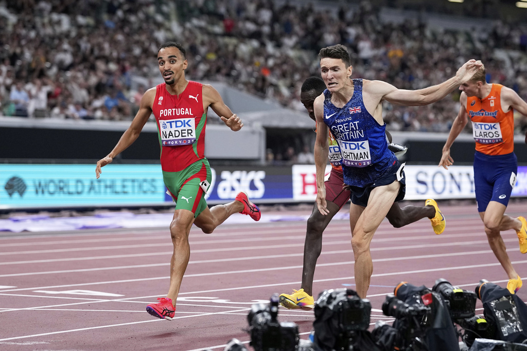 Portugal's Isaac Nader crosses the finish line to win the men's 1,500 meters final at the World Athletics Championships in Tokyo, Wednesday, Sept. 17, 2025. (AP Photo/Matthias Schrader)