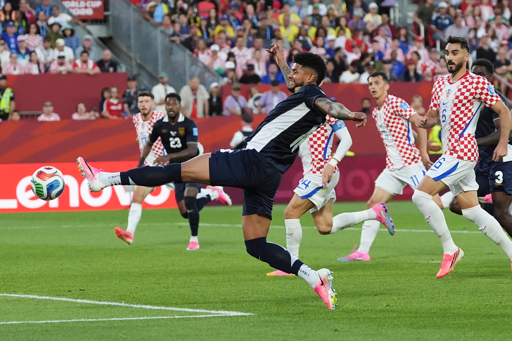Panama's Andres Andrade (16) tries reach the ball during the World Cup Group L soccer match between Panama and Croatia in Toronto, Tuesday, June 23, 2026. (AP Photo/Stephanie Scarbrough)