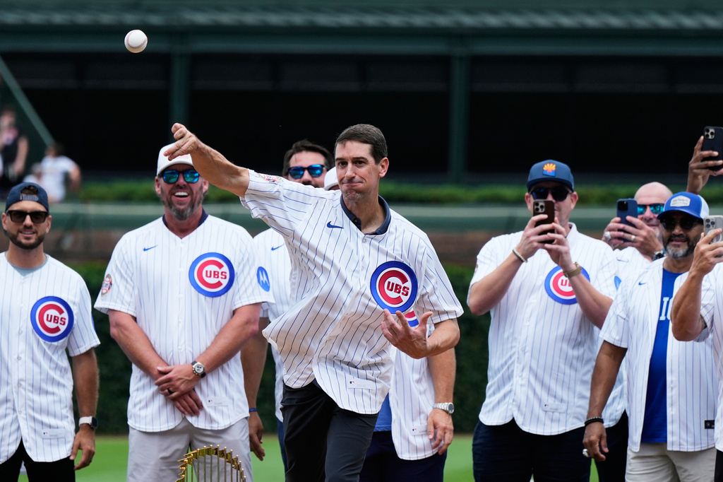 Kyle Hendricks throws a ceremonial first pitch as his teammates of the Cub's historic 2016 World Series Championship, watch before a baseball game between the Minnesota Twins and the Chicago Cubs in Chicago, Saturday, July 18, 2026. (AP Photo/Nam Y. Huh)