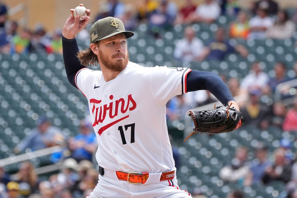 Minnesota Twins starting pitcher Bailey Ober throws to the Milwaukee Brewers in the second inning of a baseball game Sunday, May 17, 2026, in Minneapolis. (AP Photo/Bruce Kluckhohn)