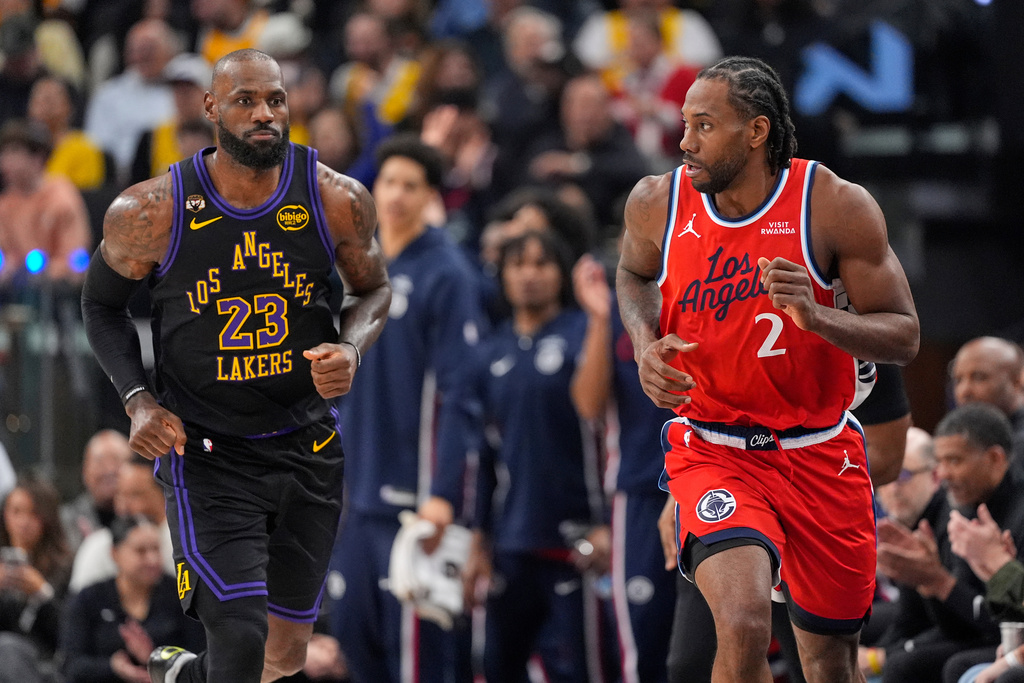 Los Angeles Lakers forward LeBron James, left, and Los Angeles Clippers forward Kawhi Leonard up court during the first half of an NBA basketball game Thursday, Jan. 22, 2026, in Inglewood, Calif. (AP Photo/Mark J. Terrill)