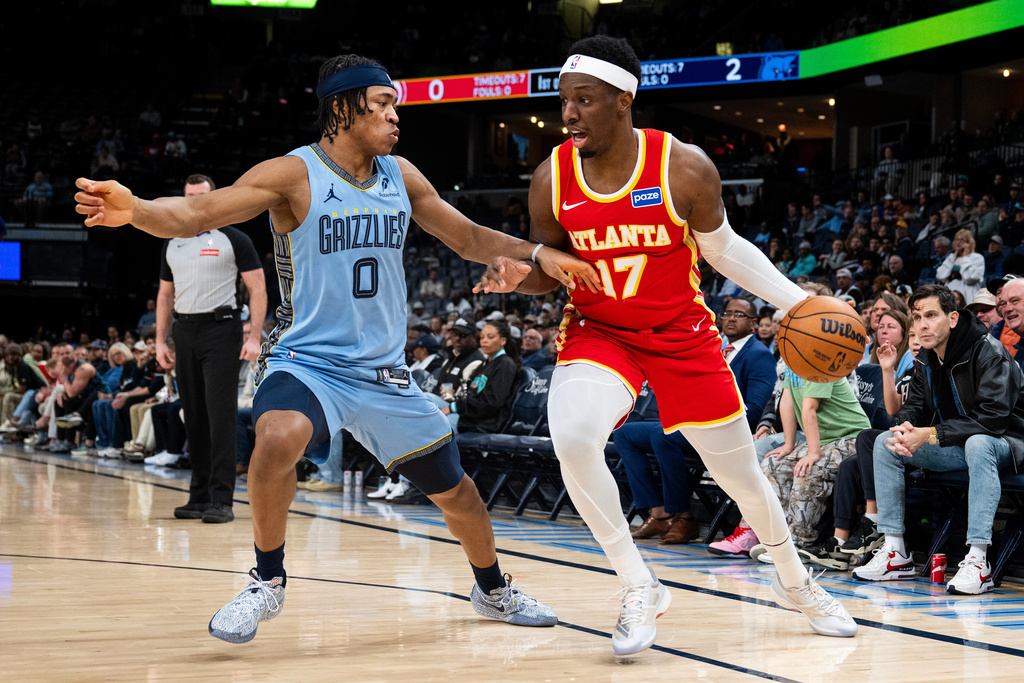 Atlanta Hawks forward Onyeka Okongwu (17) handles the ball against Memphis Grizzlies forward Jaylen Wells (0) in the first half of an NBA basketball game Wednesday, Jan. 21, 2026, in Memphis, Tenn. (AP Photo/Brandon Dill)