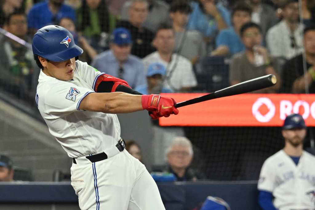 Kazuma Okamoto homers and Blue Jays' bullpen shuts the door in 4-2 victory  over Astros - Daily Independent