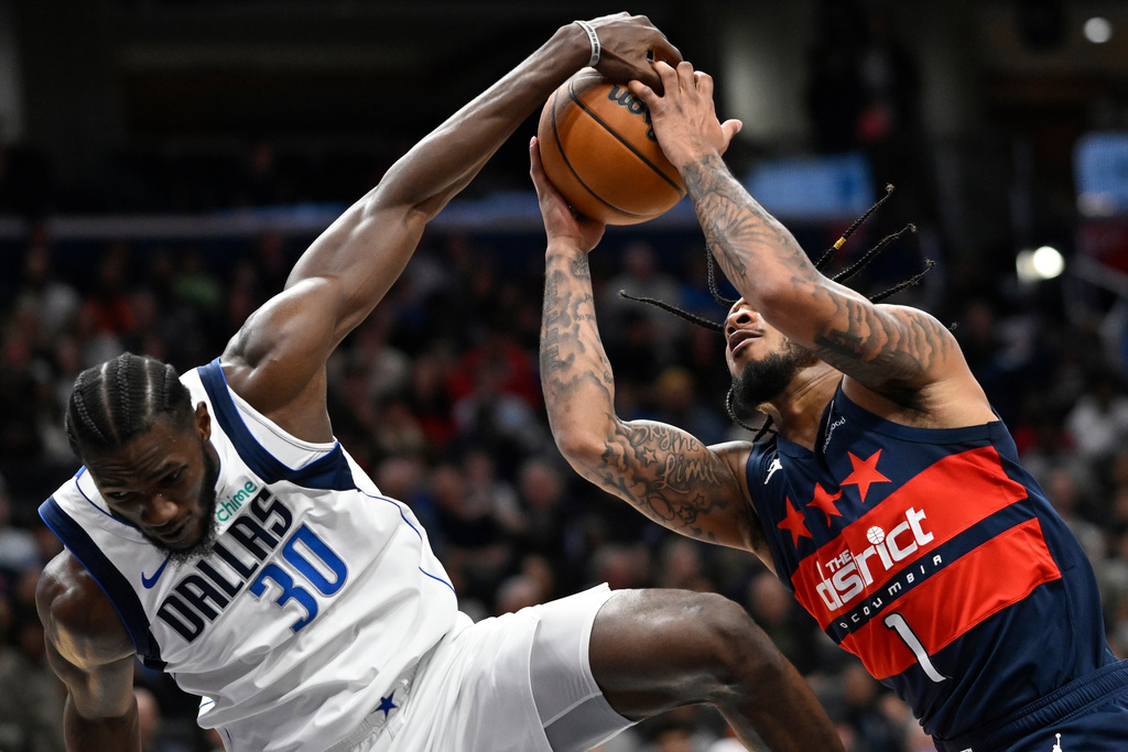 Dallas Mavericks Moussa Cisse, left, blocks the shot of Washington Wizards forward Cam Whitmore during the first half of an NBA basketball game Saturday, Nov. 8, 2025, in Washington. (AP Photo/John McDonnell)