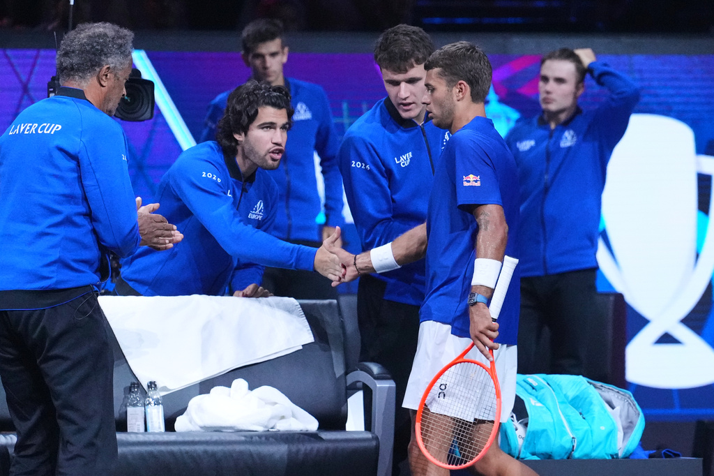 Team Europe's Flavio Cobolli is greeted by Carlos Alcaraz and team captain Yannick Noah during a break in his match against Team World's Learner Tien during the Laver Cup tennis tournament in London, Saturday, Sept. 26, 2026. (AP Photo/Maja Smiejkowska)