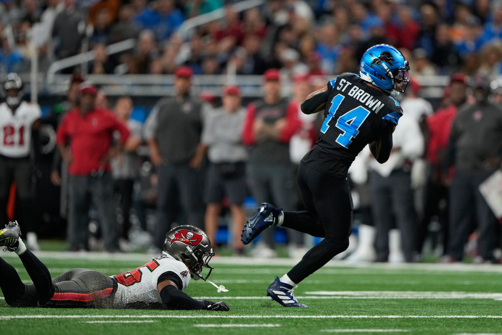 Detroit Lions wide receiver Amon-Ra St. Brown (14) runs for a touchdown after making a catch against the Tampa Bay Buccaneers during the first half of an NFL football game Monday, Oct. 20, 2025, in Detroit. AP Photo/Ryan Sun)