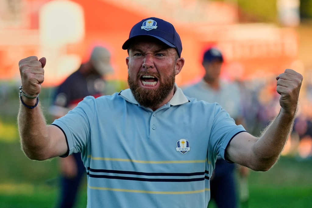Europe's Shane Lowry celebrates after a birdie by Rory McIlroy on the 17th hole at Bethpage Black golf course during the Ryder Cup golf tournament, Friday, Sept. 26, 2025, in Farmingdale, N.Y. (AP Photo/Robert Bukaty)