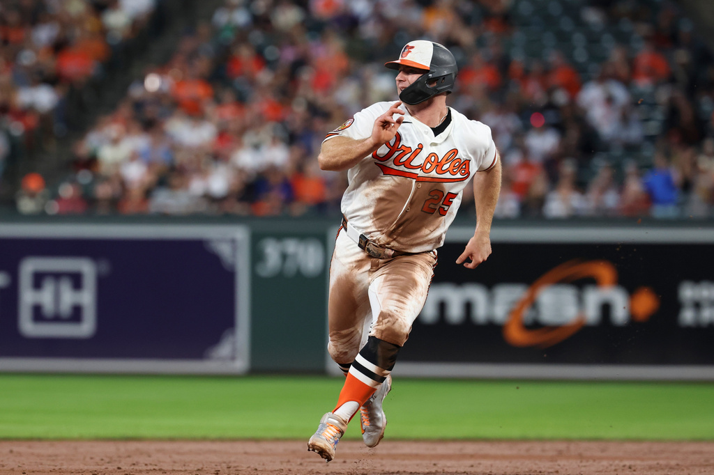 Baltimore Orioles' Pete Alonso advances to third base on double hit by Coby Mayo off of Tampa Bay Rays pitcher Shane McClanahan during the third inning of baseball game in Baltimore, Saturday, Aug. 22, 2026. (AP Photo/Terrance Williams)