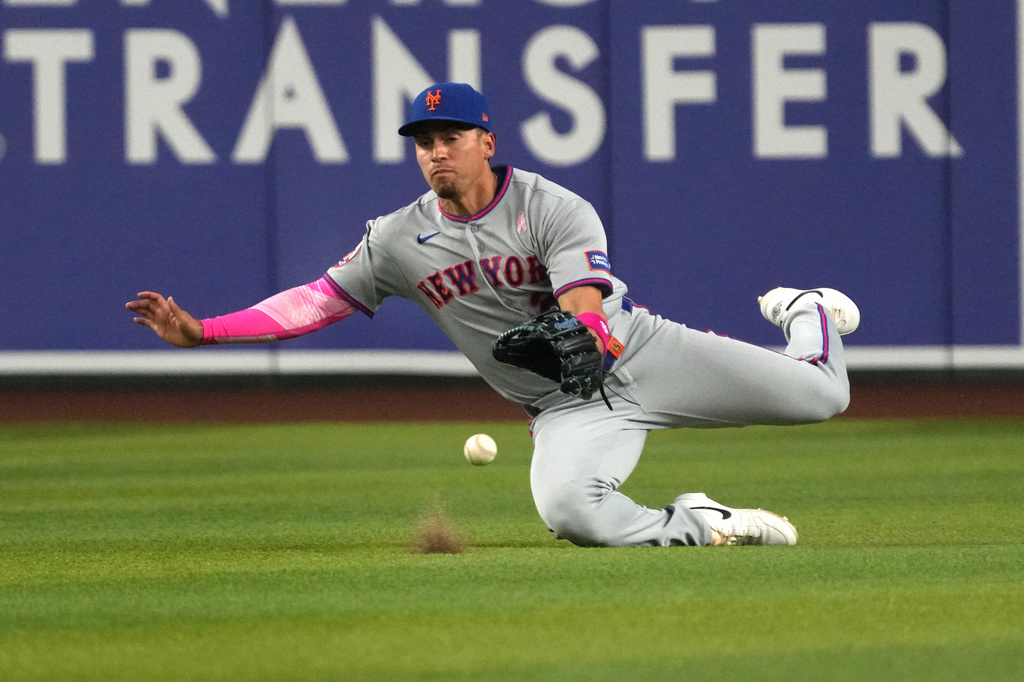 New York Mets center fielder Tyrone Taylor dives for a ball hit by Arizona Diamondbacks' Ryan Waldschmidt in the sixth inning of a baseball game, Sunday, May 10, 2026, in Phoenix. (AP Photo/Rick Scuteri)