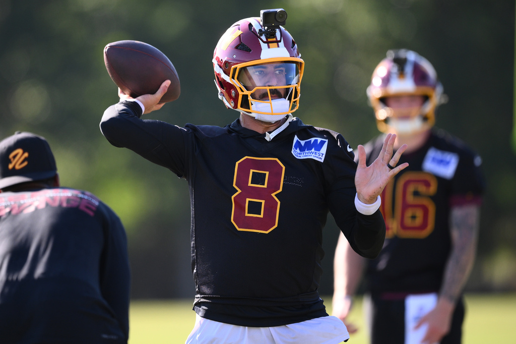 Washington Commanders quarterback Marcus Mariota (8) works out during practice at the team's NFL football training camp, Friday, Aug. 7, 2026 in Ashburn, Va. (AP Photo/Nick Wass)