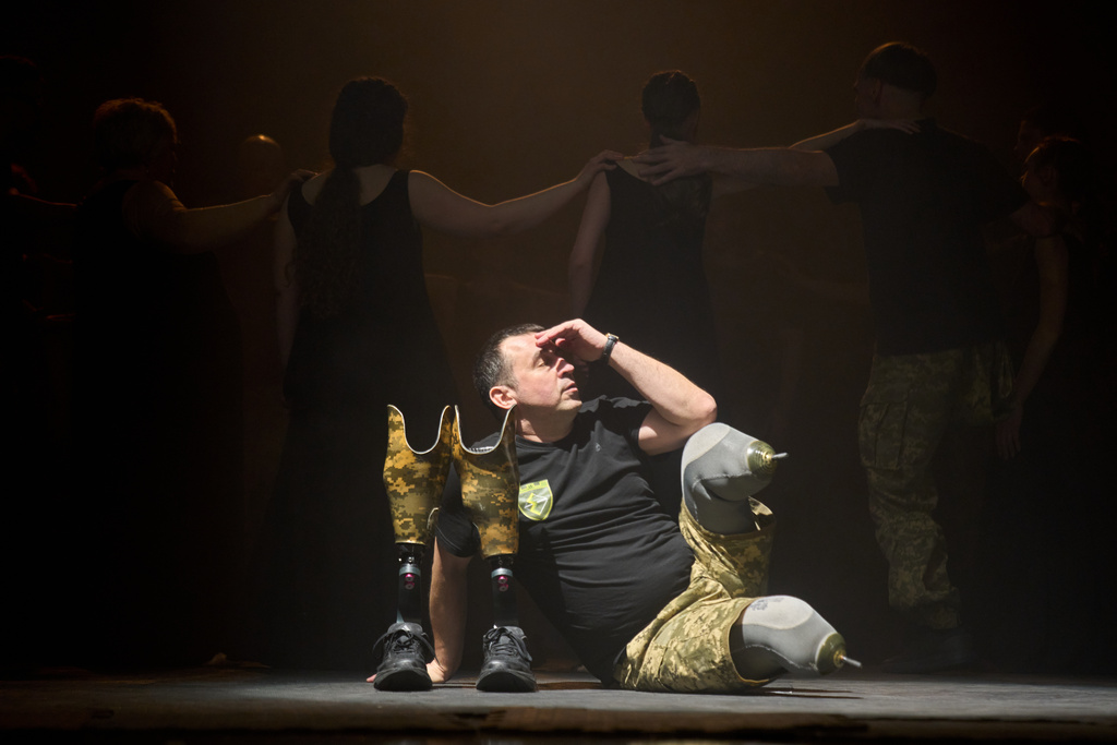 Artem Moroz, who sustained severe injuries in combat during Russia's full-scale invasion in Ukraine, performs during the play premiere in Kyiv, Ukraine, Thursday, Feb. 19, 2026. (AP Photo/Efrem Lukatsky)