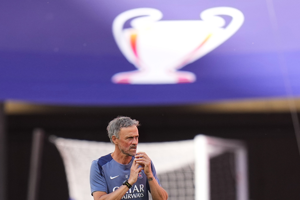 PSG's head coach Luis Enrique directs a training session ahead of the Champions League final soccer match between Paris Saint-Germain and Arsenal in Budapest, Hungary, Friday, May 29, 2026. (AP Photo/Andreea Alexandru)