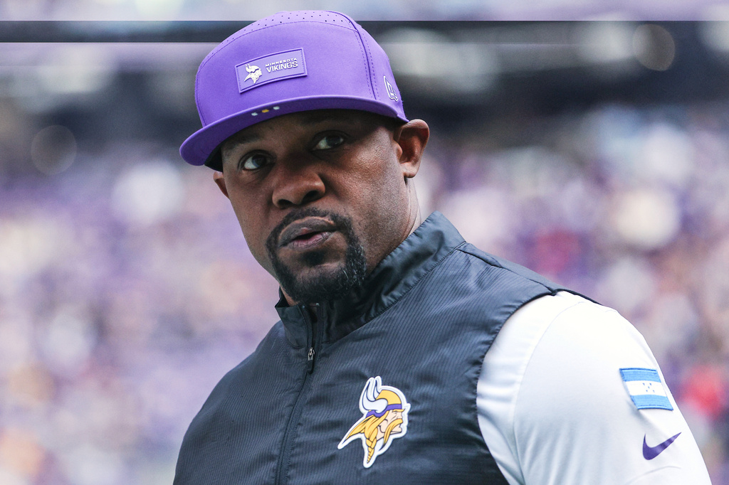 FILE - Minnesota Vikings defensive coordinator Brian Flores stands on the sideline during the first half of an NFL football game against the Chicago Bears, Sunday, Nov. 16, 2025, in Minneapolis. (AP Photo/Matt Krohn, File)