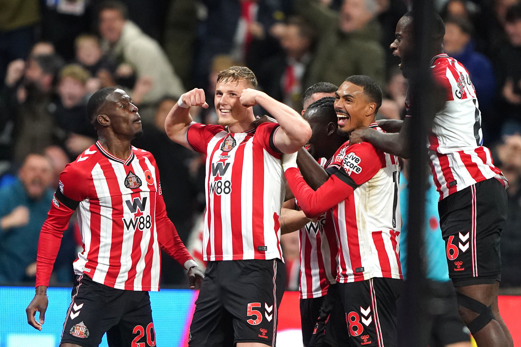 Sunderland's Daniel Ballard (second left) celebrates scoring his side's first goal during the English Premier League soccer match between Arsenal and Sunderland, in Sunderland, England, Saturday Nov. 8, 2025. (Owen Humphreys/PA via AP)