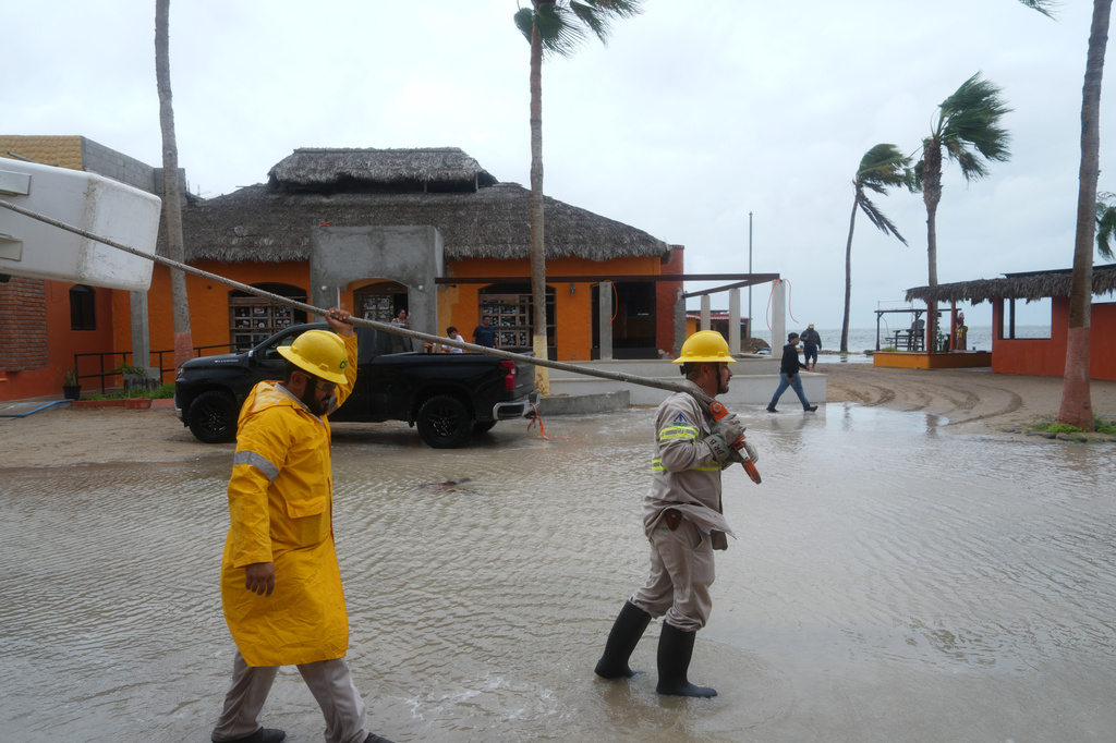 Workers pull a boat to shore as Hurricane Polo approaches Puerto San Carlos, Baja California Sur state, Mexico, Monday, Sept. 28, 2026. (AP Photo/Eduardo Verdugo)