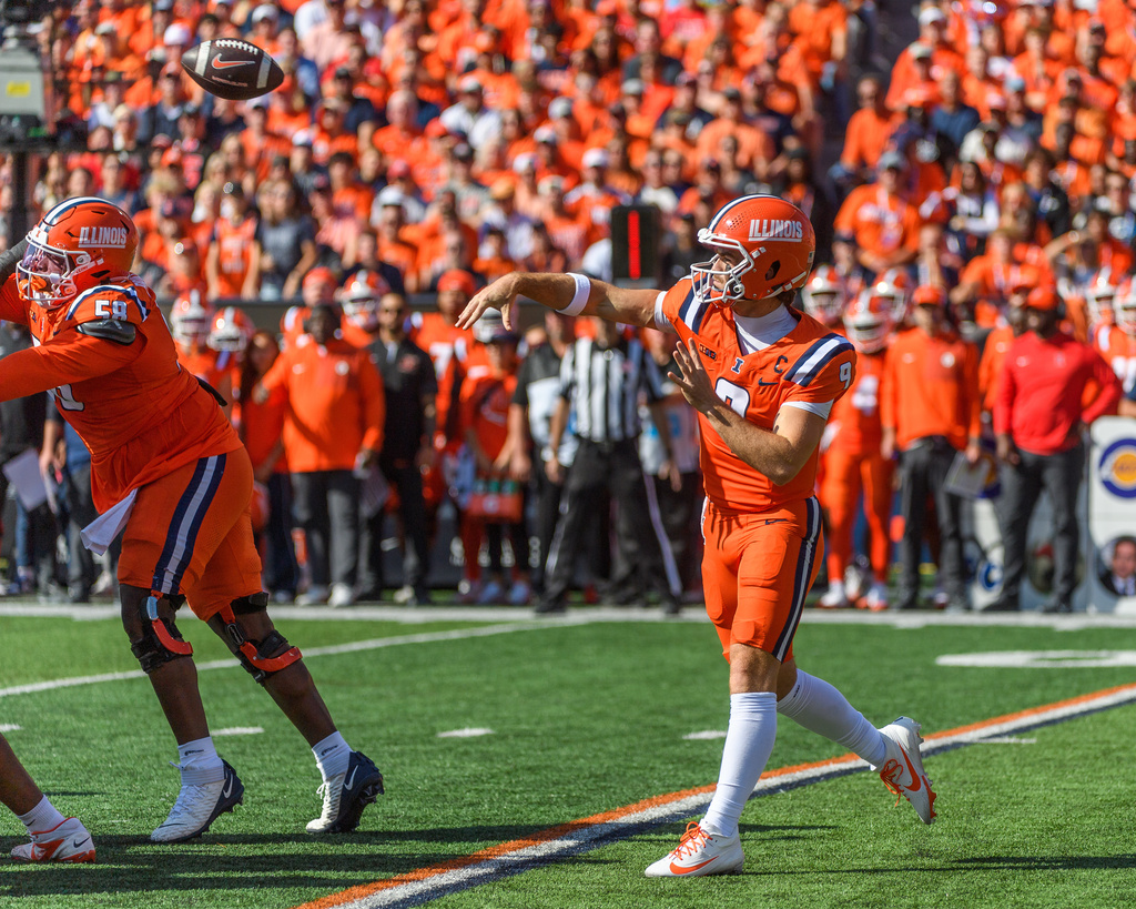 Illinois quarterback Luke Altmyer (9) throws a pass during the first half of an NCAA college football game against Ohio State, Saturday, Oct. 11, 2025, in Champaign, Ill. (AP Photo/Craig Pessman)