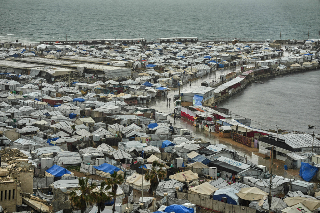 A tent camp for displaced Palestinians stretches across the Gaza City seaport, Wednesday, March 25, 2026. (AP Photo/Jehad Alshrafi)