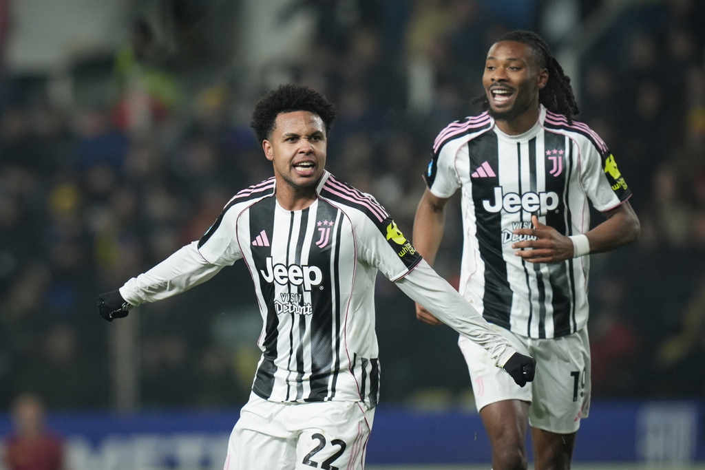 Juventus' Weston McKennie, left, celebrates after scoring his side's second goal during the Serie A soccer match between Parma and Juventus in Parma, Italy, Sunday, Feb. 1, 2026. (Massimo Paolone/LaPresse via AP)