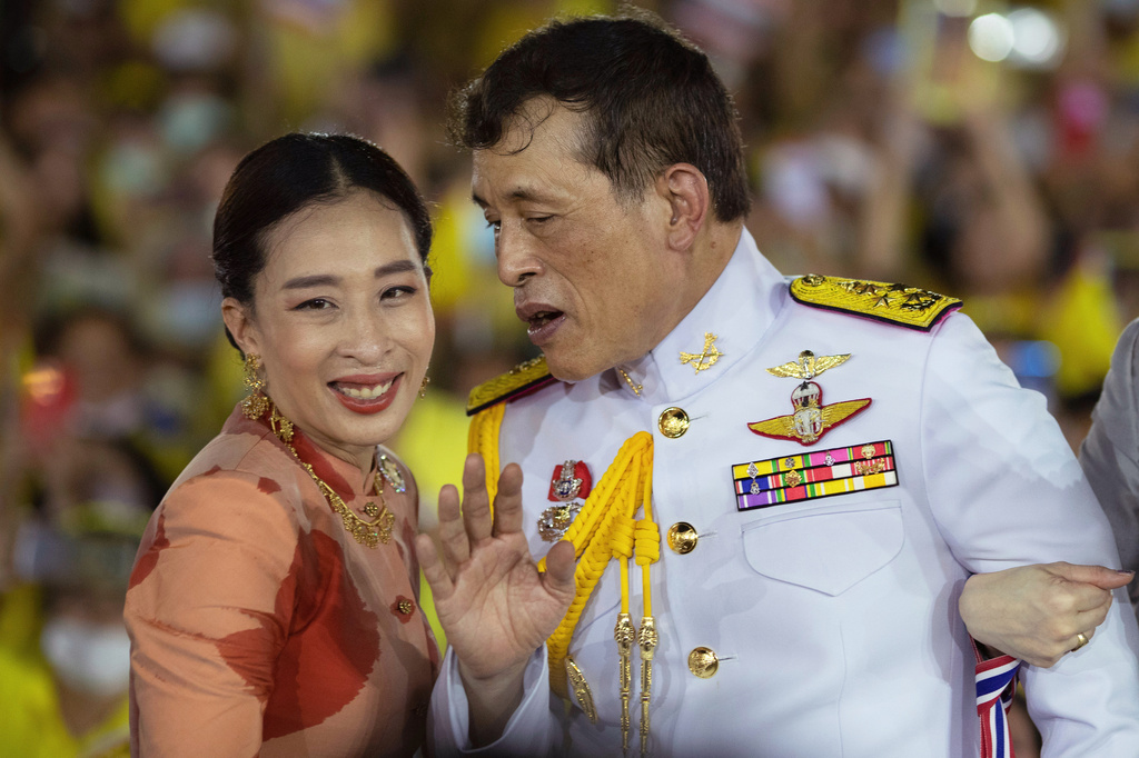 FILE - Thai King Maha Vajiralongkorn gestures as he speaks with Princess Bajrakitiyabha Mahidol while meeting supporters in Bangkok, Thailand, Nov. 1, 2020. (AP Photo/Wason Wanichakorn, File)