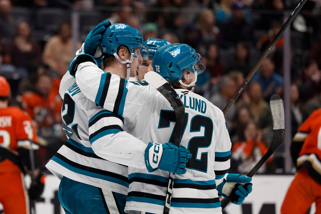 San Jose Sharks left wing Igor Chernyshov, left, is congratulated by teammates after scoring against the Anaheim Ducks during the second period of an NHL hockey game Monday, Dec. 29, 2025, in Anaheim, Calif. (AP Photo/Caroline Brehman)