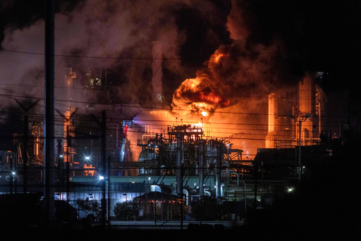 Flames rise from the Chevron refinery in El Segundo, Calif., Thursday, Oct. 2, 2025. (AP Photo/Ethan Swope) Flames rise from the Chevron refinery in El Segundo, Calif., Thursday, Oct. 2, 2025. (AP Photo/Ethan Swope)