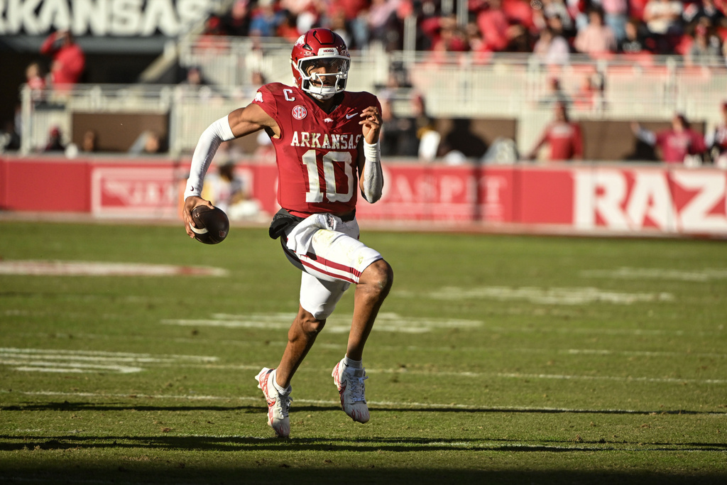 Arkansas quarterback Taylen Green (10) runs the ball against Mississippi State during the first half of an NCAA college football game Saturday, Nov. 1, 2025, in Fayetteville, Ark. (AP Photo/Michael Woods)