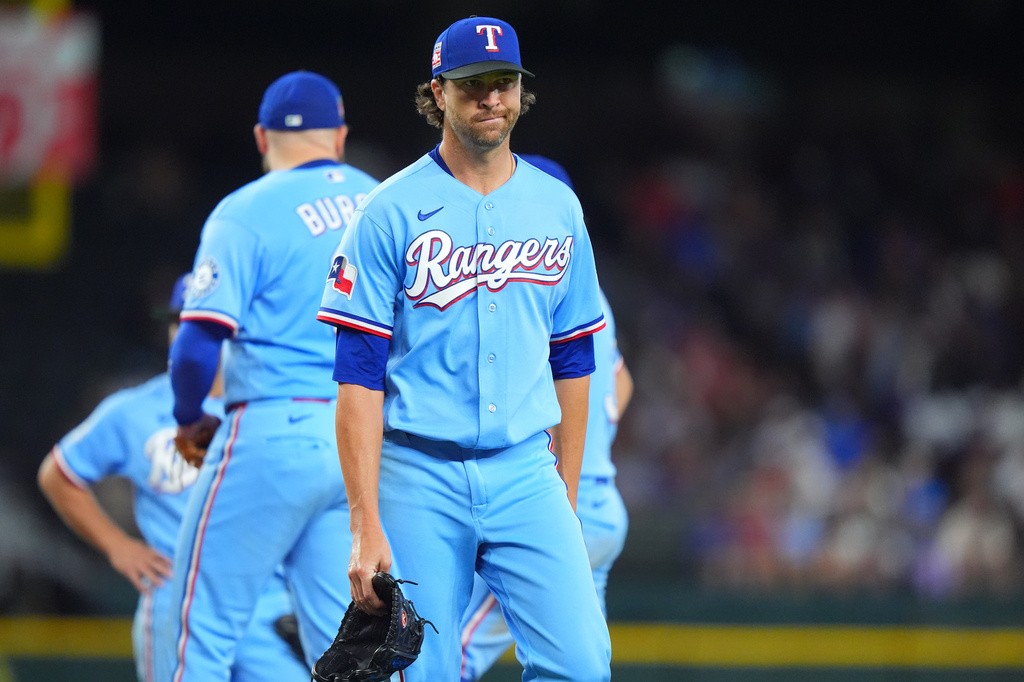 Texas Rangers starting pitcher Jacob Degrom heads to the dugout after being pulled from the mound during the sixth inning of a baseball game against the against the Seattle Mariners, Sunday, July 26, 2026, in Arlington, Texas. (AP Photo/LM Otero)