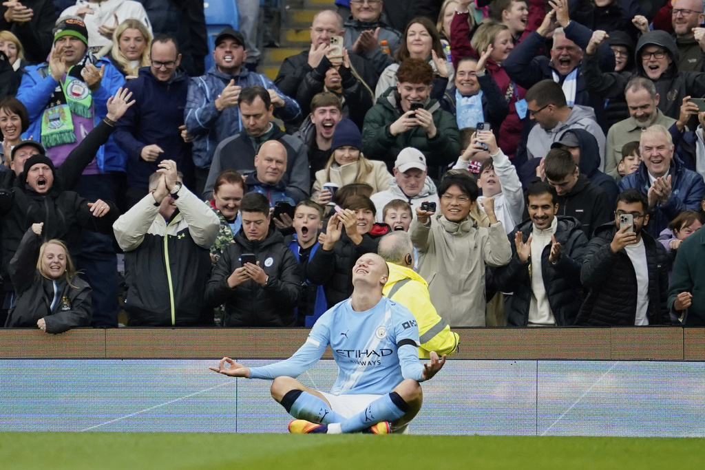 Manchester City's Erling Haaland celebrates after scoring during the Premier League soccer match between Manchester City and Manchester United in Manchester, England, Sunday, Sept. 14, 2025. (AP Photo/Dave Thompson)