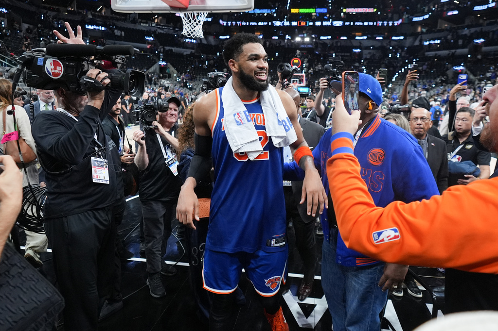 New York Knicks center Karl-Anthony Towns leaves the court after Game 2 of the NBA Finals basketball series against the San Antonio Spurs, Friday, June 5, 2026, in San Antonio. (AP Photo/Eric Gay)