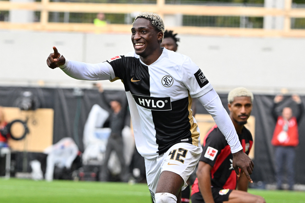 Elversberg's David Mokwa celebrates after scoring their side's third goal during a Bundesliga soccer match between Elversberg and Bayer Leverkusen, in Spiesen-Elversberg, Germany, Saturday, Aug. 29, 2026. (Harald Tittel/dpa via AP)