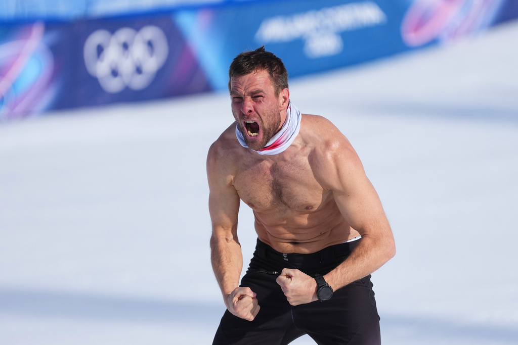 Austria's Benjamin Karl celebrates winning the gold medal in the men's snowboarding parallel giant slalom finals at the 2026 Winter Olympics, in Livigno, Italy, Sunday, Feb. 8, 2026. (AP Photo/Lindsey Wasson)