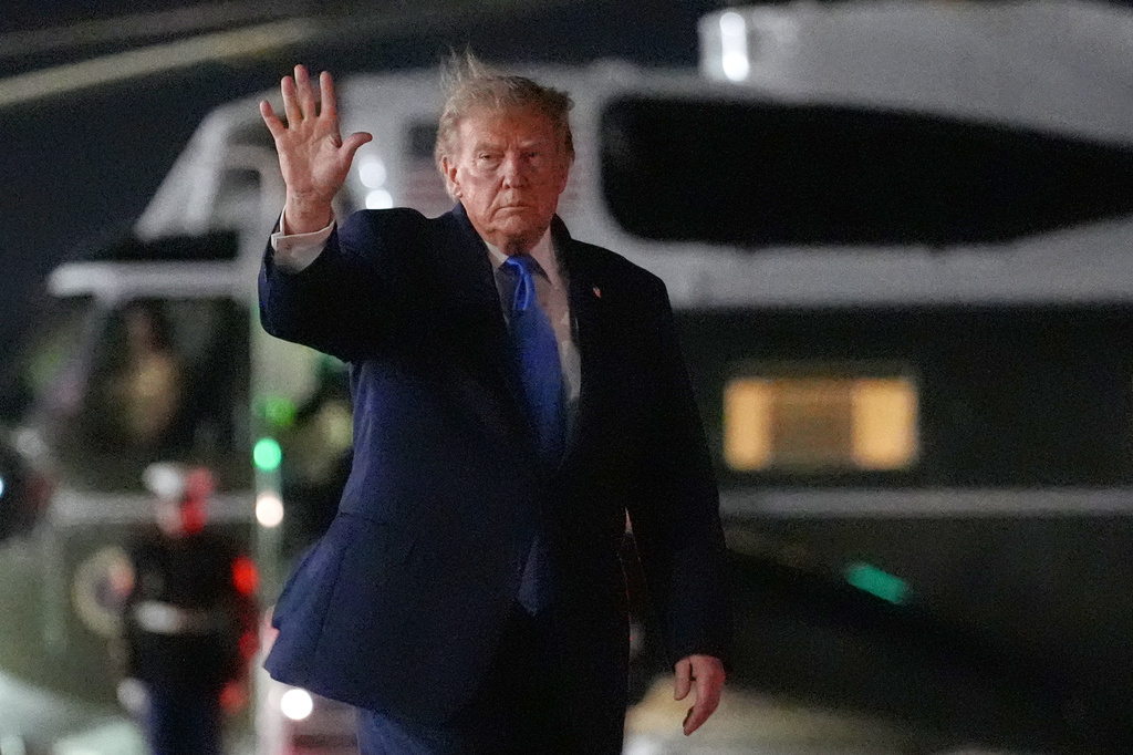 President Donald Trump walks from Marine One to board Air Force One at John F. Kennedy International Airport, Tuesday, Sept. 22, 2026, in New York. (AP Photo/Julia Demaree Nikhinson)